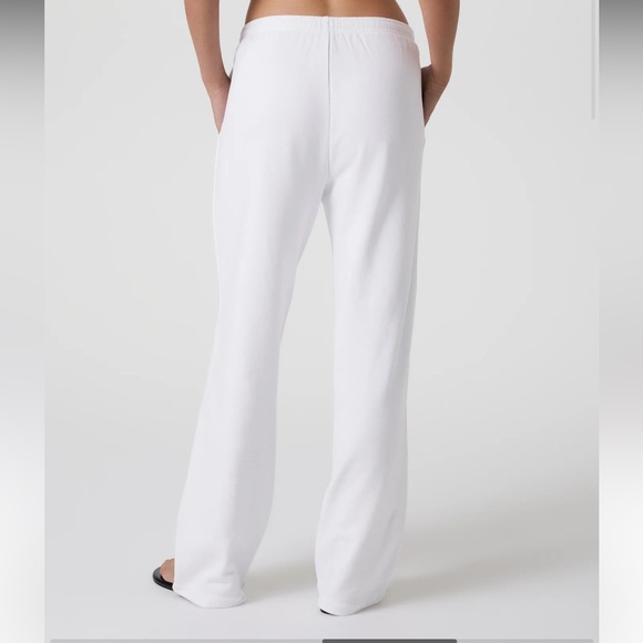 Vuori Women's Sedona Straight Leg Sweatpant White Track Pants size medium - Picture 2 of 13